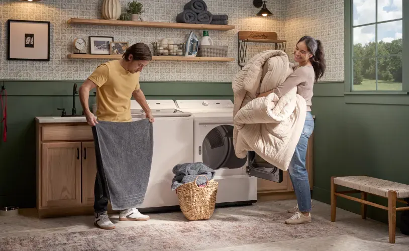 couple-using-lg-laundry-pair